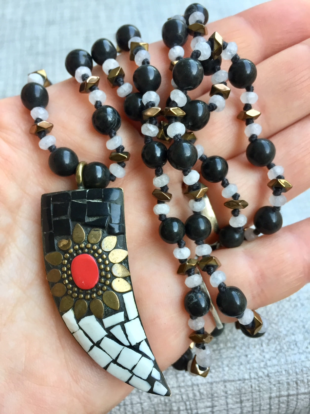 CLARITY HORN NECKLACE