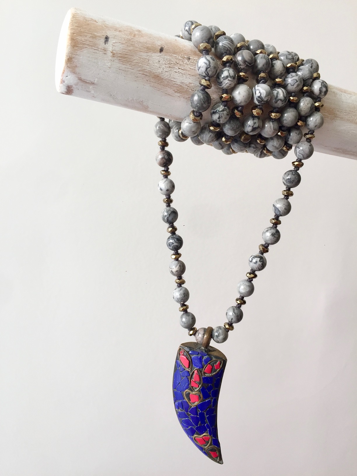 STABILITY HORN NECKLACE
