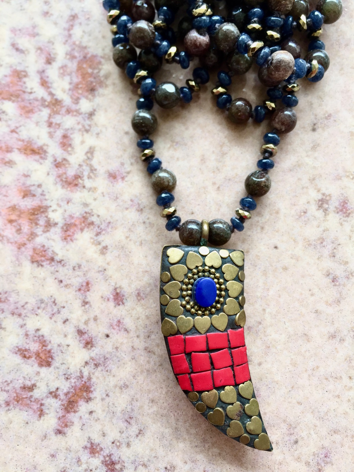 STRENGTH HORN NECKLACE